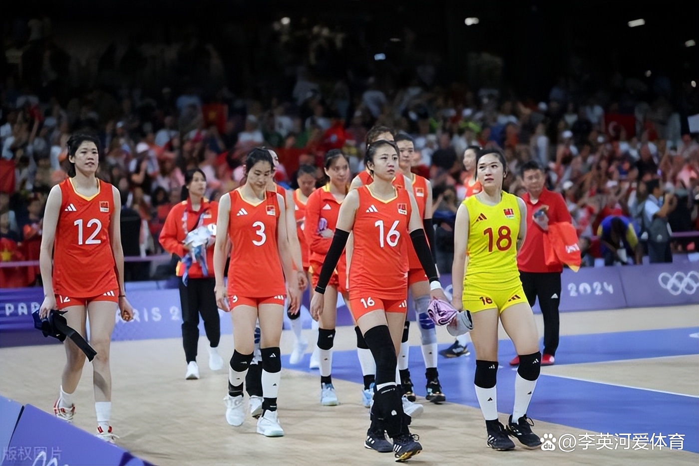 包含土耳其队教练组调整阵容朝着更好的表现努力的词条