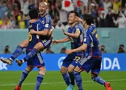 包含万众瞩目，京城球队向亚洲足坛冠军发起挑战的词条